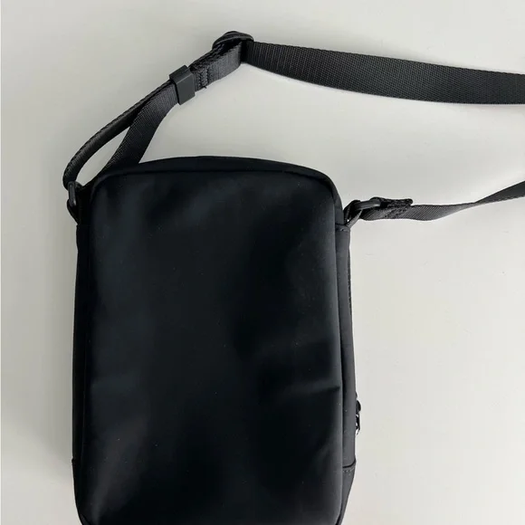 Lululemon Easy Access Crossbody Bag 1.5L - Picture 5 of 6